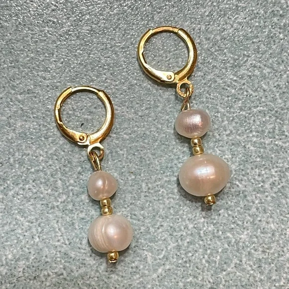 Handmade Jewelry Boutique Pearl Earrings - Picture 2 of 2